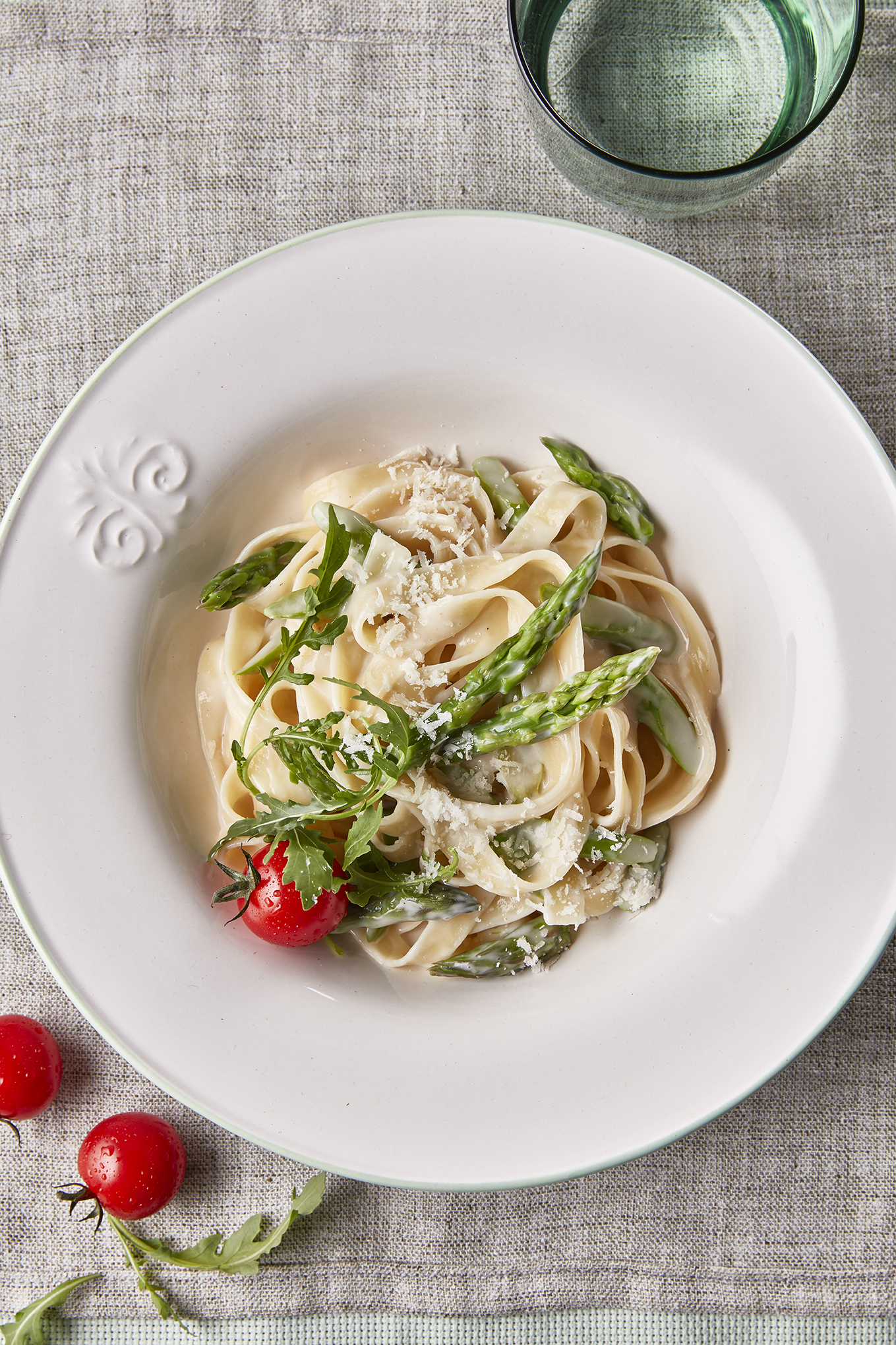 Tagliatelle s chřestem a omáčkou 4 formaggi